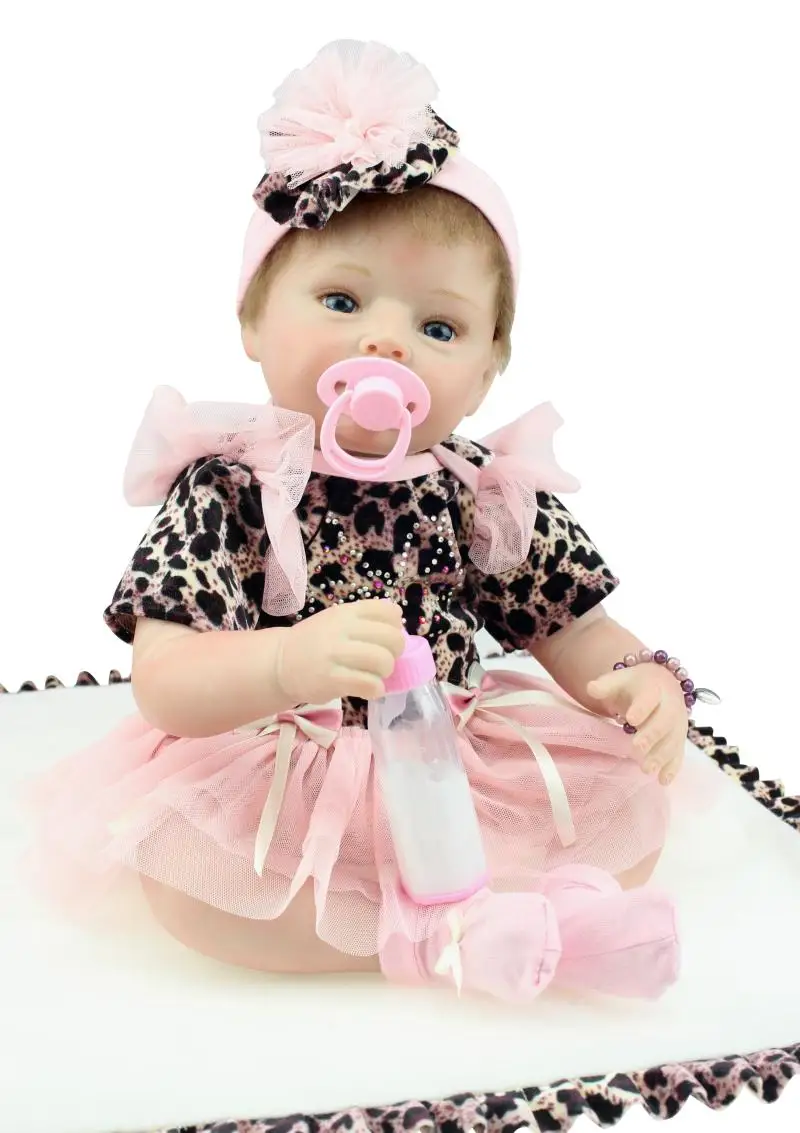 55CM Silicone Reborn Baby Dolls Adorable Girl Doll Leopard Dress Cute Fashion Toys Brinquedos Juguetes Christmas Gift for Kids
55CM Silicone Reborn Baby Dolls Adorable Girl Doll Leopard Dress Cute Fashion Toys Brinquedos Juguetes Christmas Gift for Kids