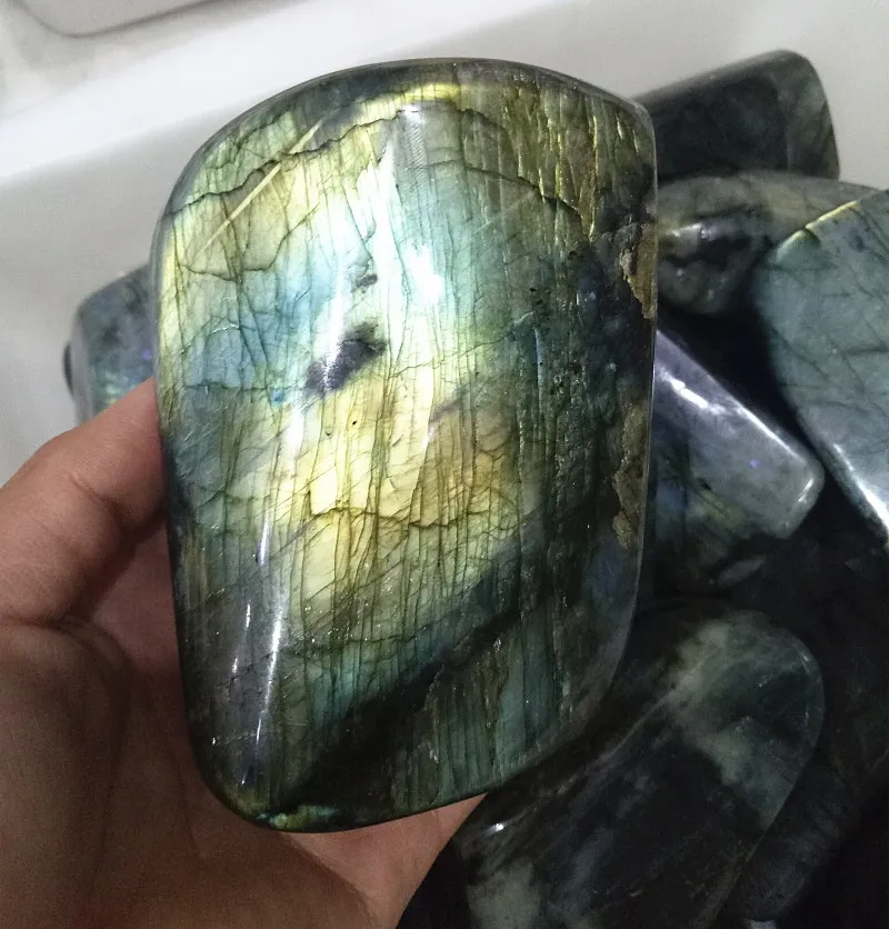 Larger crystal stone natural labradorite quartz polished stone mineral specimen home decoration healing
Larger crystal stone natural labradorite quartz polished stone mineral specimen home decoration healing