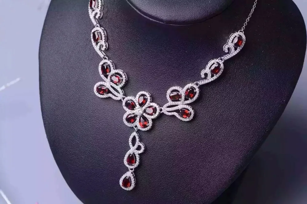 Natural garnet stone Necklace Natural Gemstone Pendant Necklace Girls Ladies Luxury personality Flowers wedding Flowers Jewelry
Natural garnet stone Necklace Natural Gemstone Pendant Necklace Girls Ladies Luxury personality Flowers wedding Flowers Jewelry