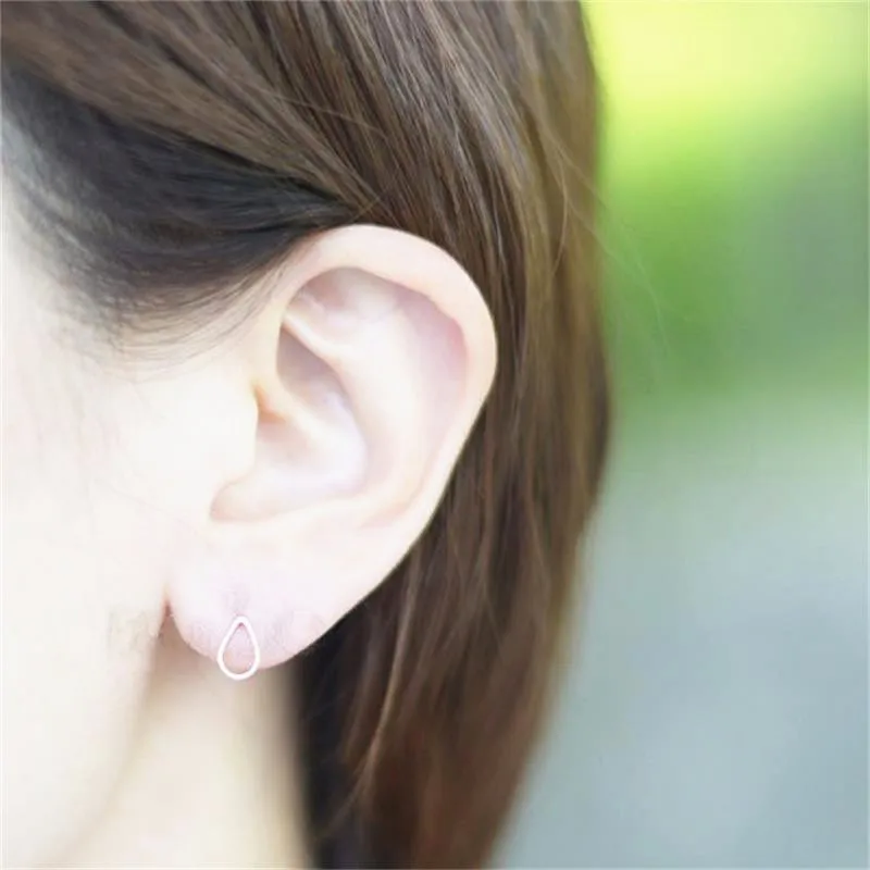 Hollow out of water droplets in the shape of stud earrings Frame shape of water stud earrings
Hollow out of water droplets in the shape of stud earrings Frame shape of water stud earrings