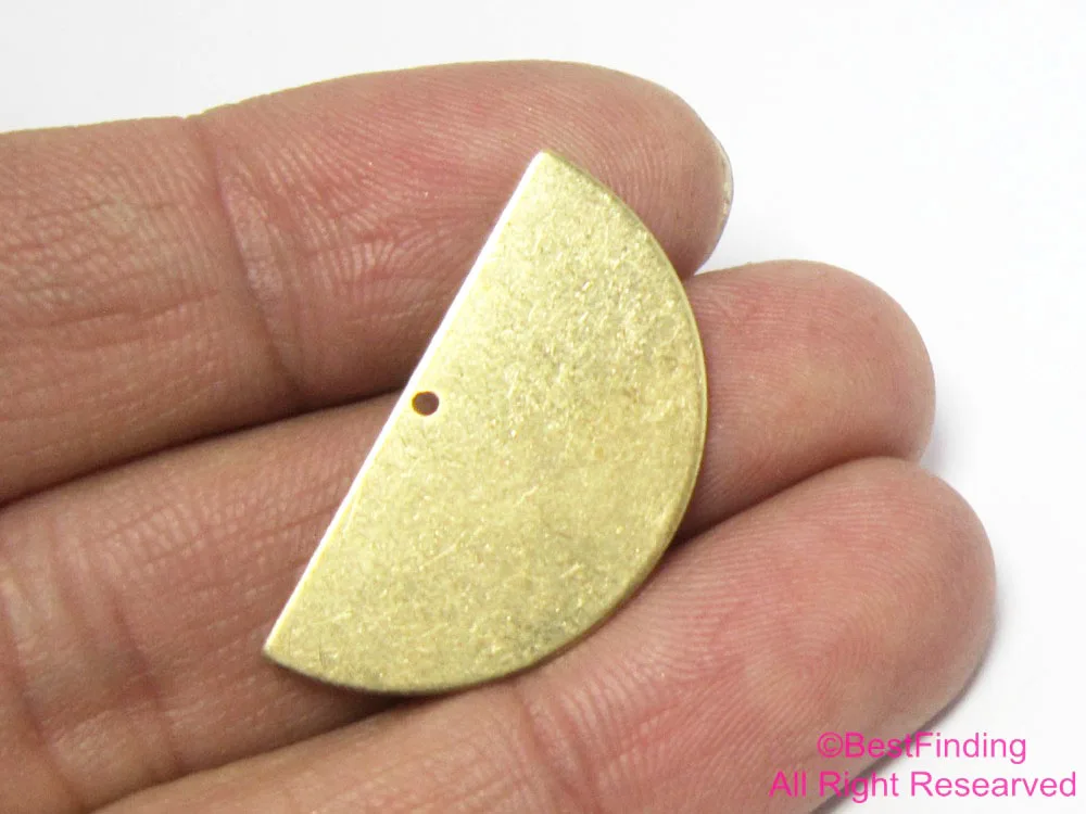 30 шт латунная подвеска, полукруглая Подвеска 30x16 мм, необработанная латунь подвеска в форме половины Луны R492
30 шт латунная подвеска, полукруглая Подвеска 30x16 мм, необработанная латунь подвеска в форме половины Луны R492