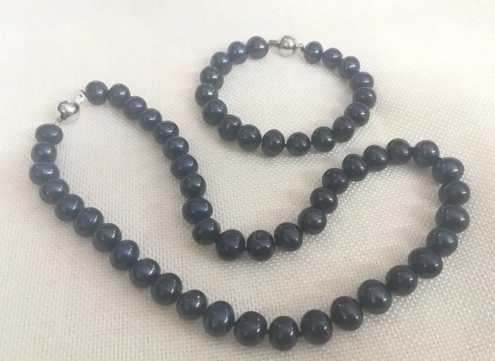 Комплект женских украшений из натурального жемчуга, браслет и ожерелье из натурального жемчуга 10 мм черного цвета с культивированным пресн...
Комплект женских украшений из натурального жемчуга, браслет и ожерелье из натурального жемчуга 10 мм черного цвета с культивированным пресн...