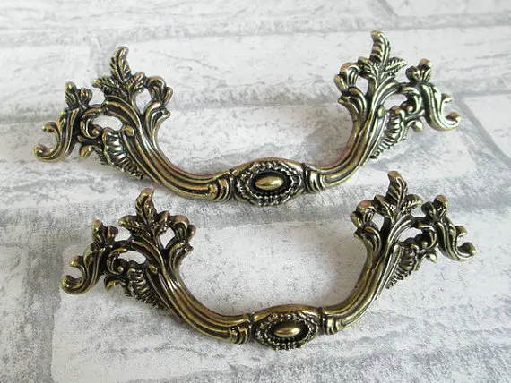 2.5 3.75" Dresser Pull Drawer Pulls Handles Antique Bronze Rustic Kitchen Cabinet Handle Pull Vintage Furniture Decorative
2.5 3.75" Dresser Pull Drawer Pulls Handles Antique Bronze Rustic Kitchen Cabinet Handle Pull Vintage Furniture Decorative