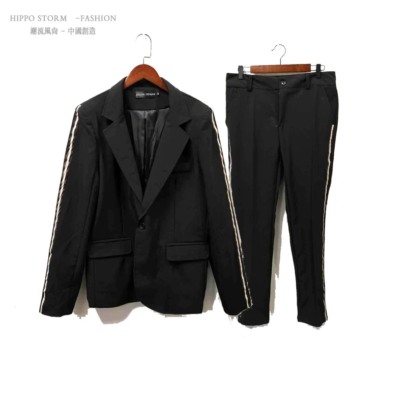 M-6XL! Black fashion suit personality collage stripe casual suit nightclub singer hair stylist tide suit set.
M-6XL! Black fashion suit personality collage stripe casual suit nightclub singer hair stylist tide suit set.