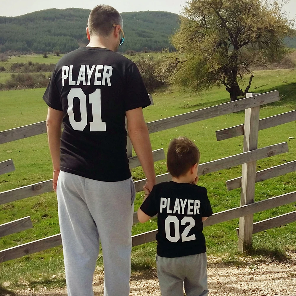 PLAYER 01 PLAYER 02 Father and Son Matching T-shirts Daddy and Me Outfits Father Son Dad Baby Boy Kids Look Summer Clothing
PLAYER 01 PLAYER 02 Father and Son Matching T-shirts Daddy and Me Outfits Father Son Dad Baby Boy Kids Look Summer Clothing