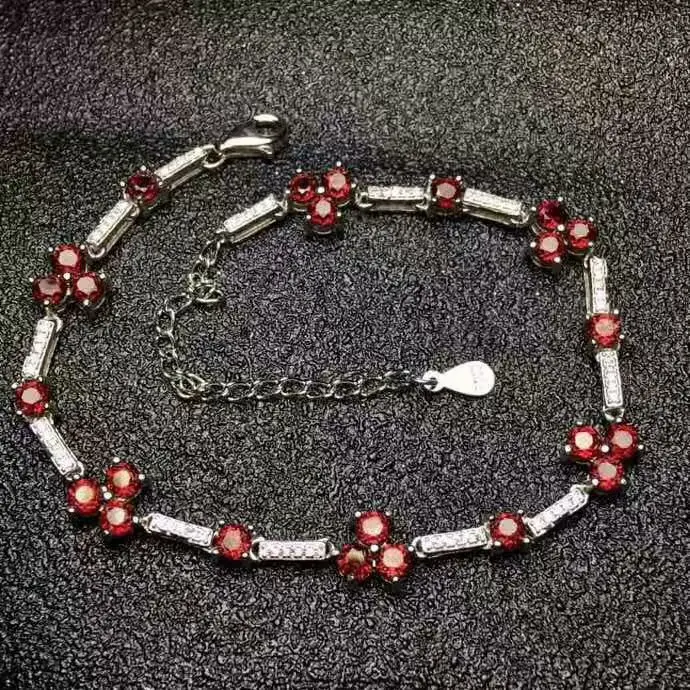 Fashion 925 sterling silver inlaid natural Garnet bracelet woman stone jewelry
Fashion 925 sterling silver inlaid natural Garnet bracelet woman stone jewelry