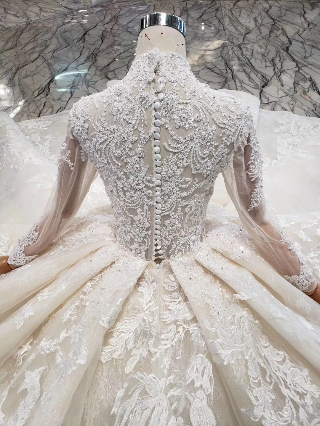 2019 High Neck Muslim Wedding Dresses Luxury Style Full Sleeves Beading Lace Appliques Plus Size Lace Up Customized Bridal Gowns
2019 High Neck Muslim Wedding Dresses Luxury Style Full Sleeves Beading Lace Appliques Plus Size Lace Up Customized Bridal Gowns