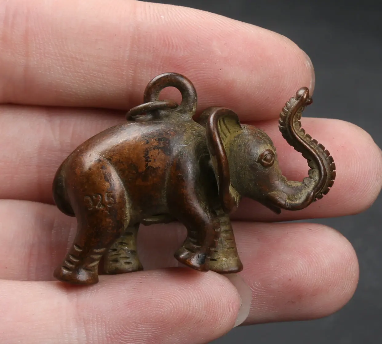 41MM/1.6" Collect Curio Rare Chinese Fengshui Bronze Exquisite Lovable Animal Elephant Heffalump Statue Mini Statuary 26g
41MM/1.6" Collect Curio Rare Chinese Fengshui Bronze Exquisite Lovable Animal Elephant Heffalump Statue Mini Statuary 26g