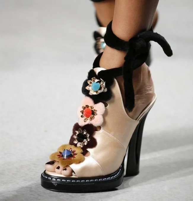 Sexy Strange Heels Woman Sandals Runway Shoes Peep Toe Lace-up Leather Heels Flower Decorations Dress Shoes Women Sexy Mules
Sexy Strange Heels Woman Sandals Runway Shoes Peep Toe Lace-up Leather Heels Flower Decorations Dress Shoes Women Sexy Mules