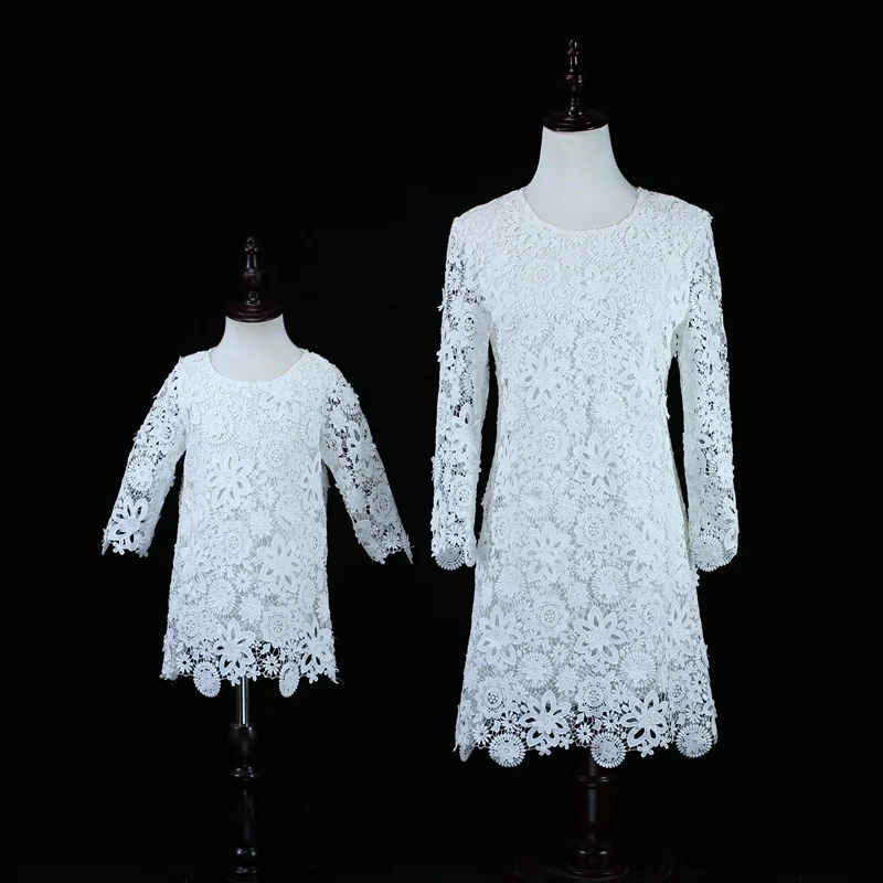 Brand mom and baby girls lace wedding dress family look cloth women children beach dress mother and daughter white party dresses
Brand mom and baby girls lace wedding dress family look cloth women children beach dress mother and daughter white party dresses