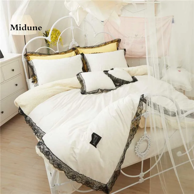 Хрустальный бархатный сексуальный кружевной комплект постельного белья удобный мягкий Пододеяльник Простыня наволочка подарок на день рождения для девочки
Хрустальный бархатный сексуальный кружевной комплект постельного белья удобный мягкий Пододеяльник Простыня наволочка подарок на день рождения для девочки