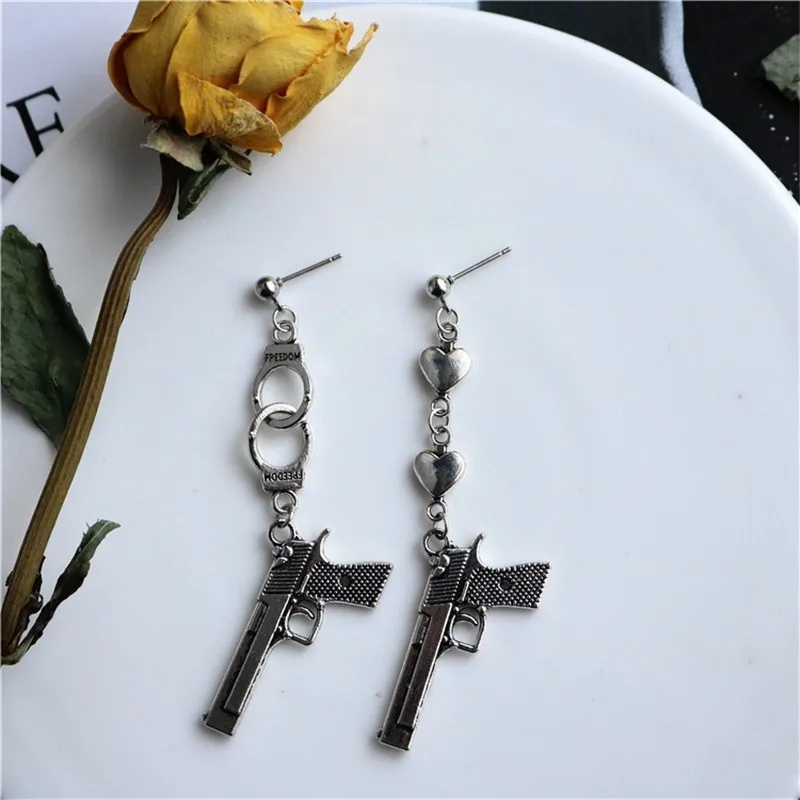Statement Punk Egirl Weird Asymmetric Pistols Handcuffs Pendant Earrings Women's Men Decoration Creativity Jewelry Accessories
Statement Punk Egirl Weird Asymmetric Pistols Handcuffs Pendant Earrings Women's Men Decoration Creativity Jewelry Accessories