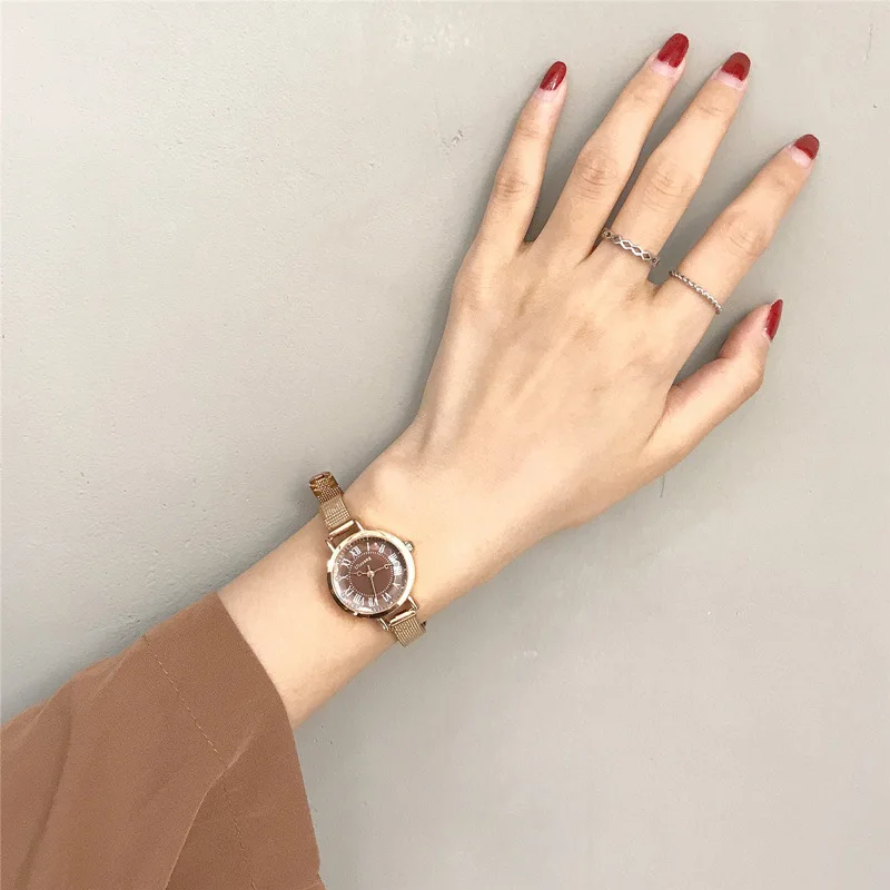 Ladies Small Watch Gold Mesh Strap Women Luxury Fashion Quartz Wristwatches Retro Design Roma Number Dial Elegant Female Watch
Ladies Small Watch Gold Mesh Strap Women Luxury Fashion Quartz Wristwatches Retro Design Roma Number Dial Elegant Female Watch