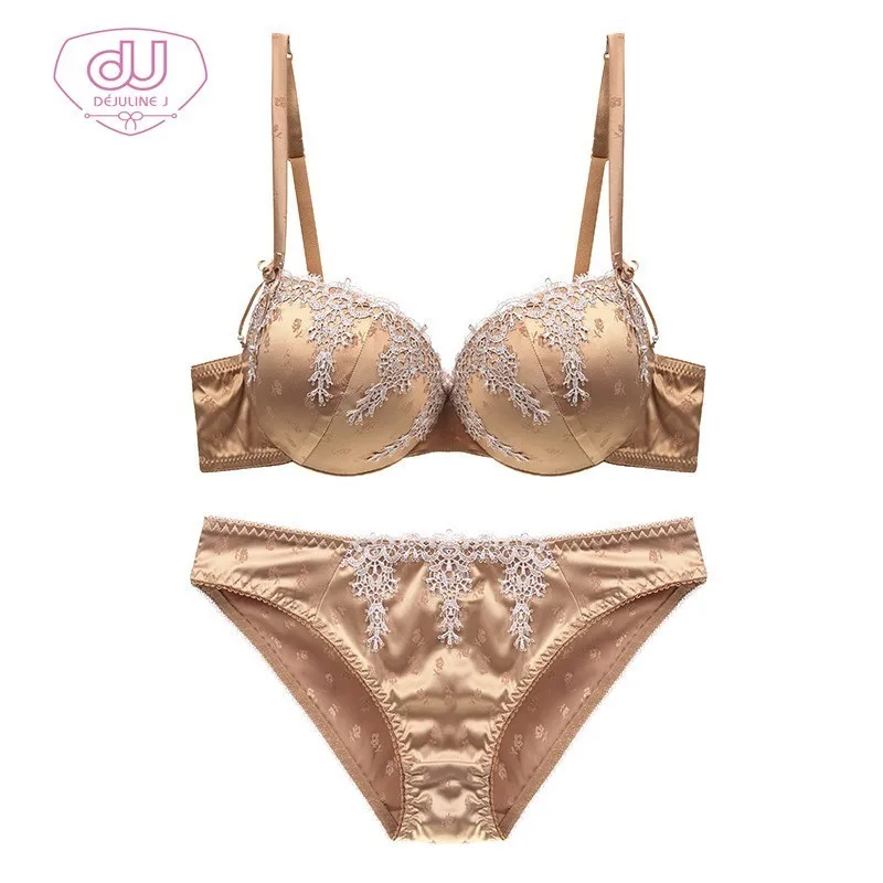 New Product Luxurious Comfortable Printing Black Snow Wedding Red Gather Together Underwear Ventilation Sexy Bras Suit Lingerie
New Product Luxurious Comfortable Printing Black Snow Wedding Red Gather Together Underwear Ventilation Sexy Bras Suit Lingerie