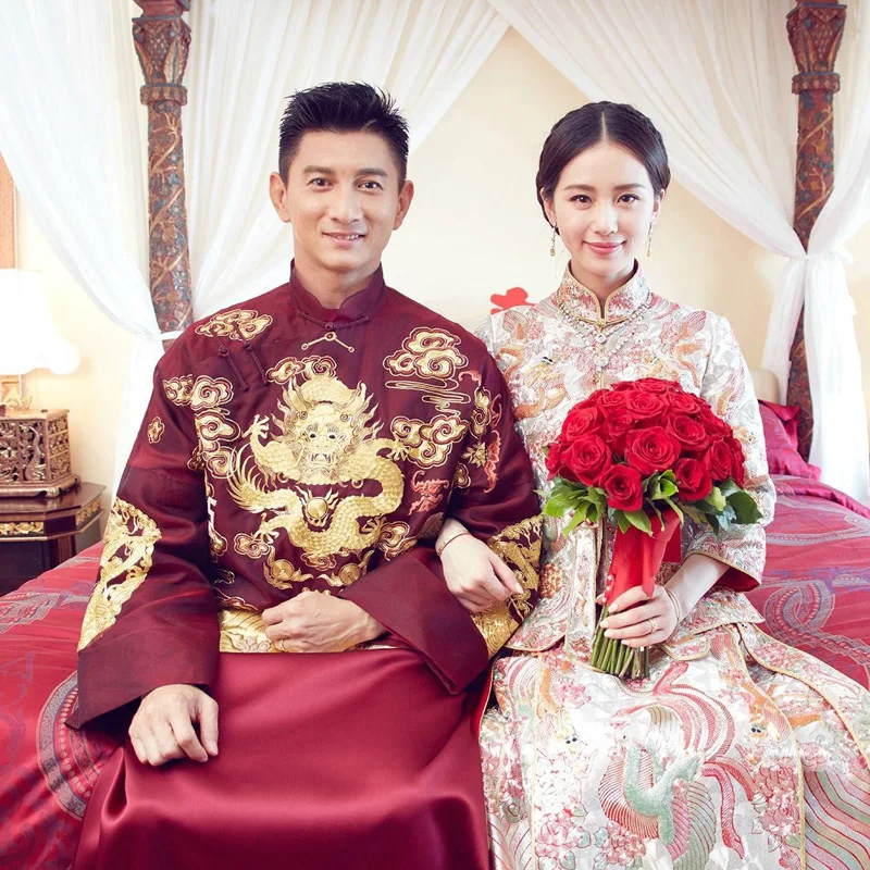 Chinese Star style wedding show the groom wedding gown robe clothing pratensis dragon gown evening dress male Vestido de noiva
Chinese Star style wedding show the groom wedding gown robe clothing pratensis dragon gown evening dress male Vestido de noiva