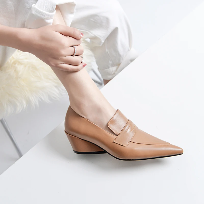 plus size 33-43 women's genuine leather slip-on pumps low heel comfortable pointed toe single shoes leisure female footwear shoe
plus size 33-43 women's genuine leather slip-on pumps low heel comfortable pointed toe single shoes leisure female footwear shoe