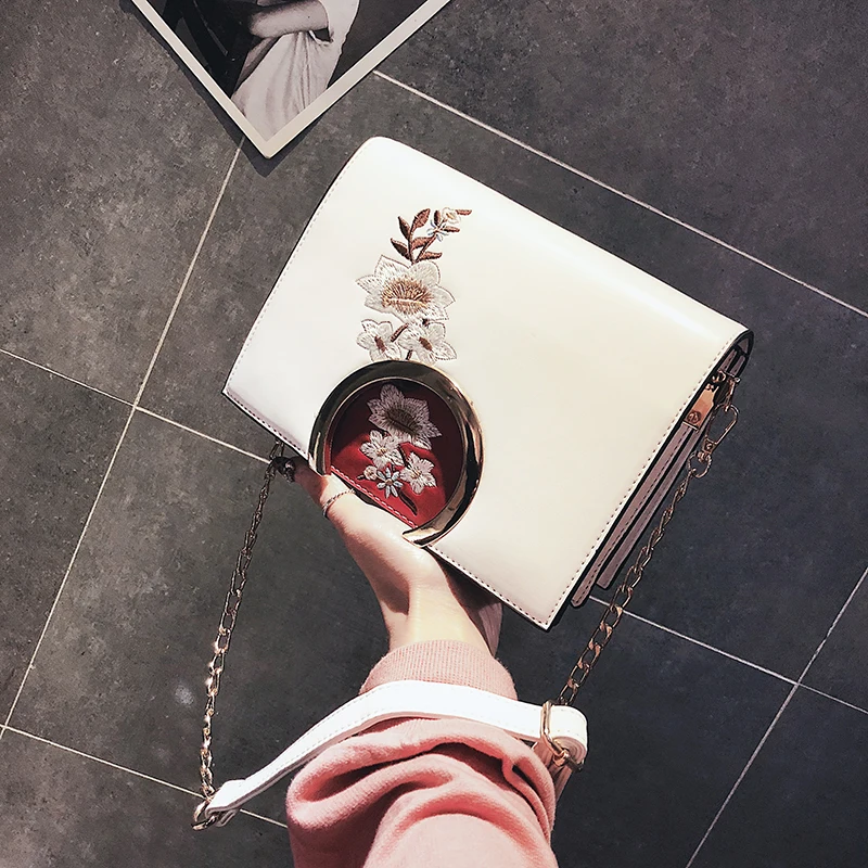 Yuhua, 2020 new fashion woman handbags, embroidery korean version women bag, trend shoulder bag, leisure messenger bags.
Yuhua, 2020 new fashion woman handbags, embroidery korean version women bag, trend shoulder bag, leisure messenger bags.