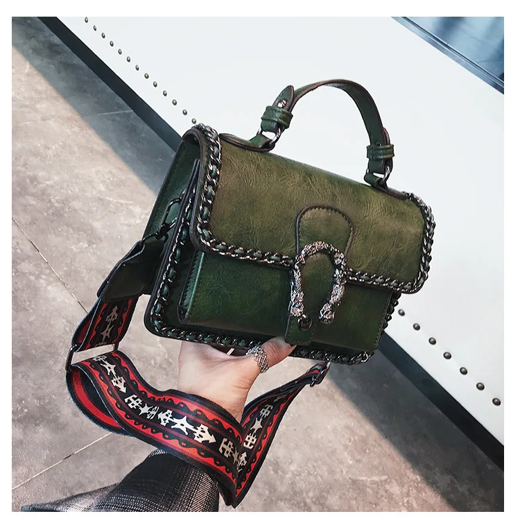 Fashion Brand Designer Broadband Women Messenger Bag Big Metal Snake Lock Female Crossbody Bag Retro Brown Shoulder Bag
Fashion Brand Designer Broadband Women Messenger Bag Big Metal Snake Lock Female Crossbody Bag Retro Brown Shoulder Bag