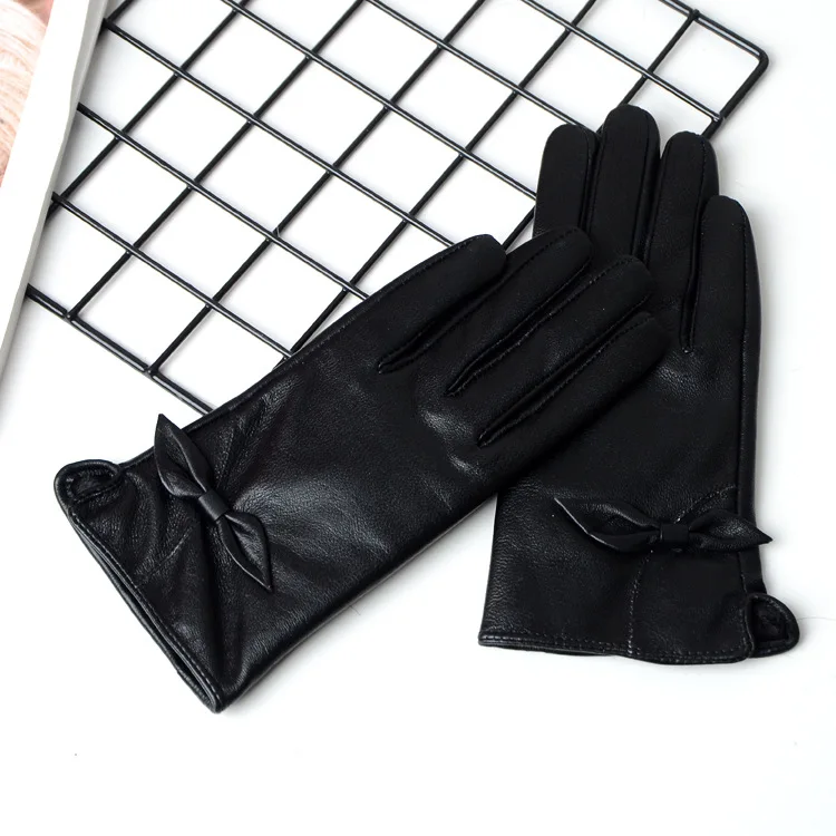 8956 Fashion bow women's leather gloves warm touch screen gloves plus velvet thin black sheep gloves winter gloves women
8956 Fashion bow women's leather gloves warm touch screen gloves plus velvet thin black sheep gloves winter gloves women