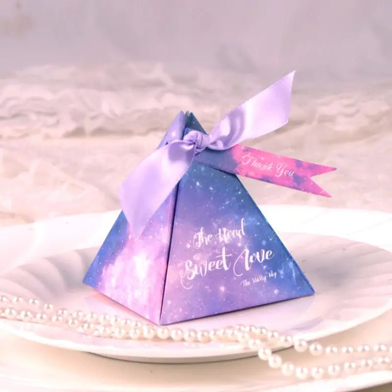 30pcs/lot Creative Pyramid Candy Box Carton Wedding Gift Box with Ribbon Color Print Paper Gift Box Party Supplies
30pcs/lot Creative Pyramid Candy Box Carton Wedding Gift Box with Ribbon Color Print Paper Gift Box Party Supplies