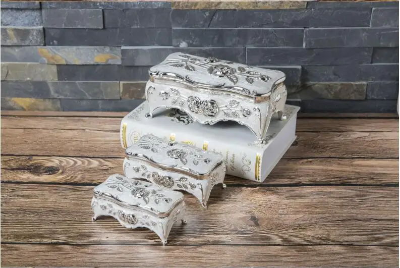 European rectangle silver white metal jewelry box metal tin box cotton pad holder stash box container box Z047
European rectangle silver white metal jewelry box metal tin box cotton pad holder stash box container box Z047