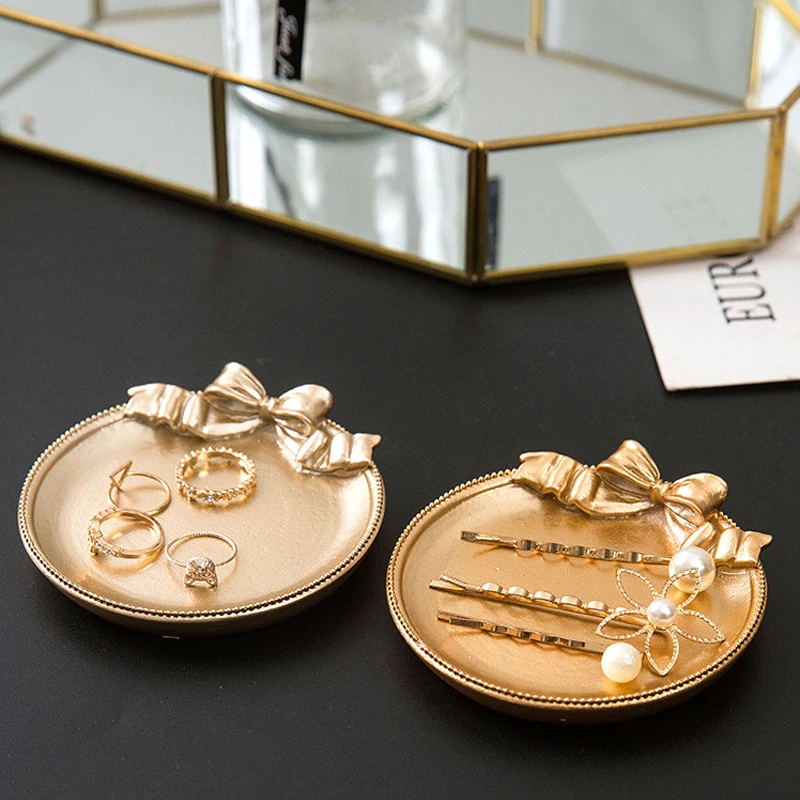 Luxury INS Resin Cosmetic Perfume Storage Tray Dish Decoration Plate Trays Gift Jewelry Ring Chic Cute Golden Silver Decor 1PCS
Luxury INS Resin Cosmetic Perfume Storage Tray Dish Decoration Plate Trays Gift Jewelry Ring Chic Cute Golden Silver Decor 1PCS