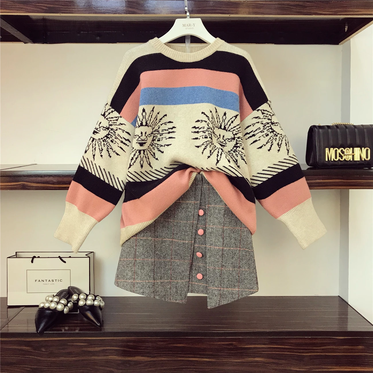 Autumn Winter Sweater Set Women's 2 Piece Set Retro Loose Sweater + Plaid Skirt Two Piece Office Lady Mini Skirts Suits
Autumn Winter Sweater Set Women's 2 Piece Set Retro Loose Sweater + Plaid Skirt Two Piece Office Lady Mini Skirts Suits