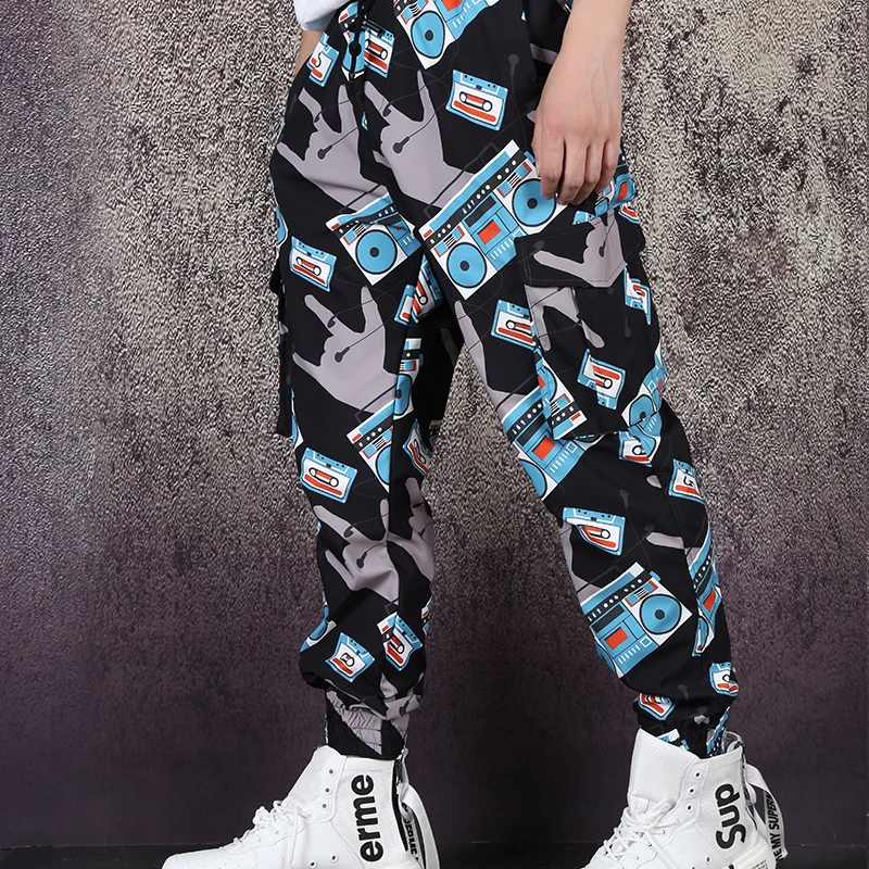 M-2XL!! Fashion retro tape recorder printed casual pants loose hip hop overalls feet pants tide men high street pants.
M-2XL!! Fashion retro tape recorder printed casual pants loose hip hop overalls feet pants tide men high street pants.