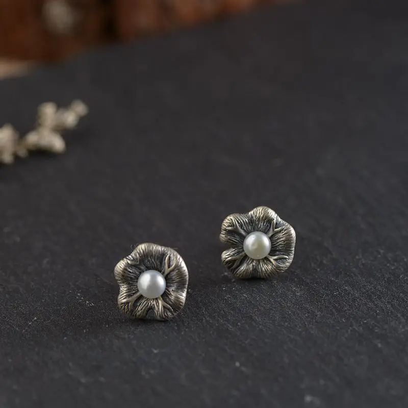 S925 silver restoring ancient ways is Thai silver earrings Female silver pearl silver ornaments inlaid lotus leaf
S925 silver restoring ancient ways is Thai silver earrings Female silver pearl silver ornaments inlaid lotus leaf