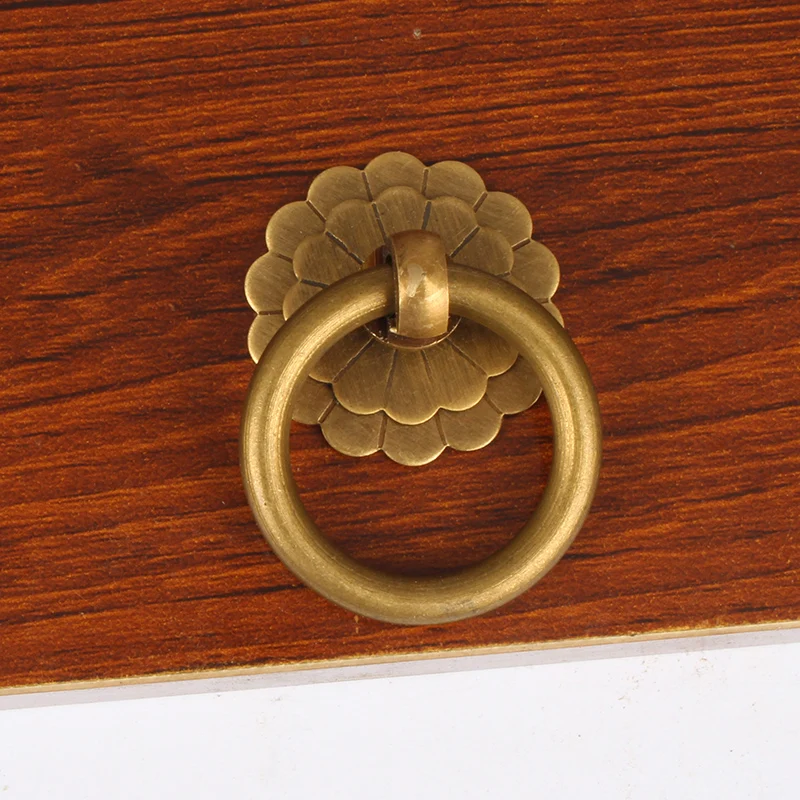 10pcs Drawer handle,falbala Pure copper manufacturing,Circle shape,Chinese style,Old Furniture Wardrobe Cabinet Door Pull Ring
10pcs Drawer handle,falbala Pure copper manufacturing,Circle shape,Chinese style,Old Furniture Wardrobe Cabinet Door Pull Ring