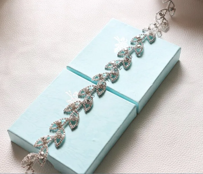 free shipping 1 yard/lot 2cm leaf asfou 888 clear crystal Rhinestone cup chain metal trims for wedding dress sewing decoration
free shipping 1 yard/lot 2cm leaf asfou 888 clear crystal Rhinestone cup chain metal trims for wedding dress sewing decoration