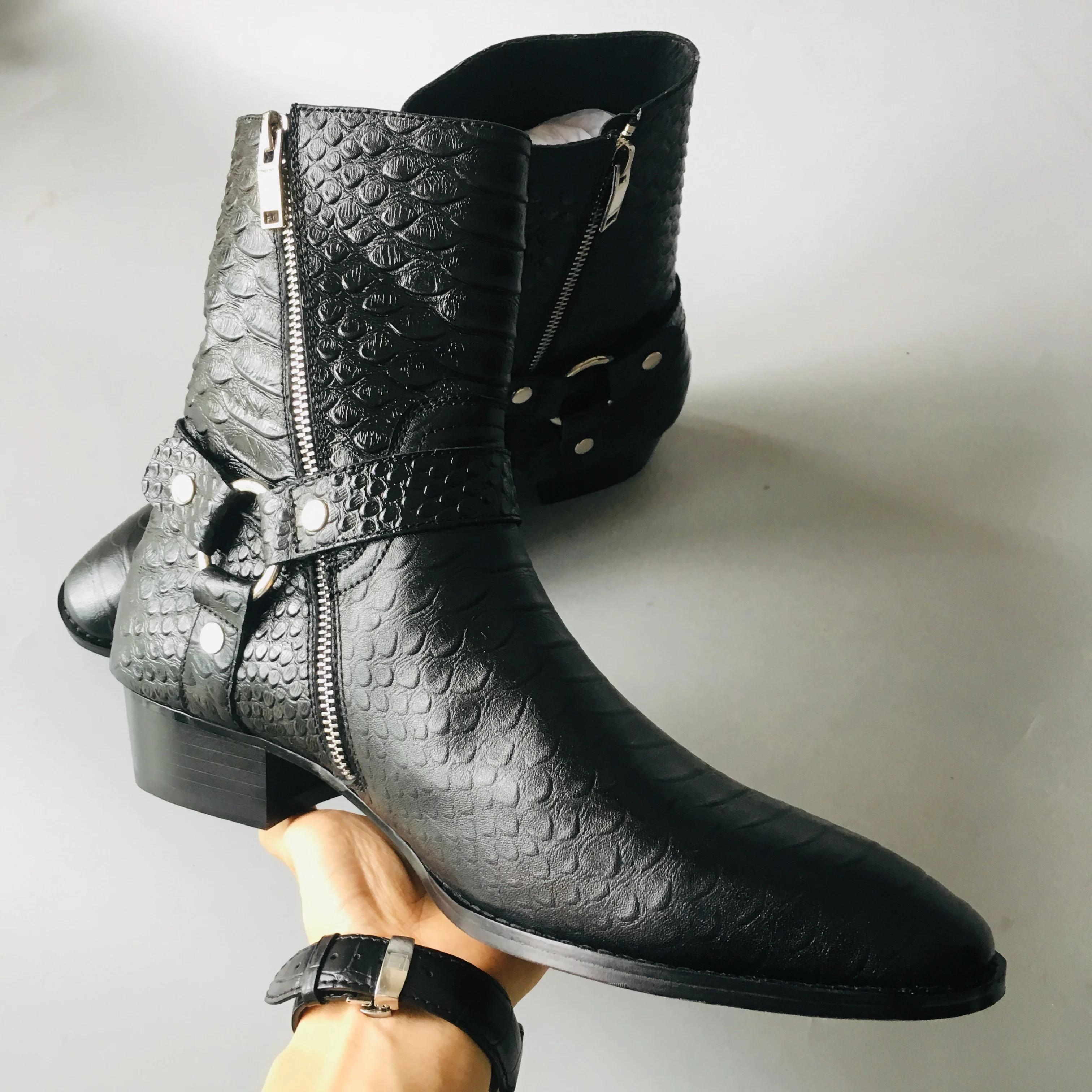 Fashion luxury dragon skin high quality cowhide brogue business black ring male boots formal banquet Boots
Fashion luxury dragon skin high quality cowhide brogue business black ring male boots formal banquet Boots