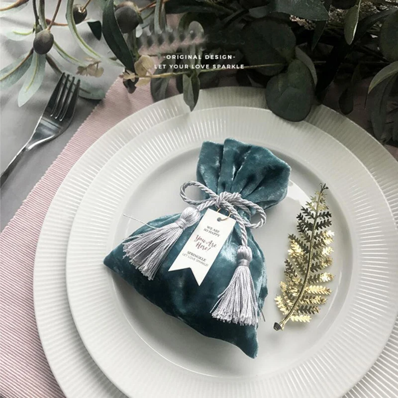 (50 pieces/lot) Luxury Pink Blue Velvet Bag With Tassel Birthday Baptism Party Table Decoration Velvet Pouches Candy Bags B080
(50 pieces/lot) Luxury Pink Blue Velvet Bag With Tassel Birthday Baptism Party Table Decoration Velvet Pouches Candy Bags B080