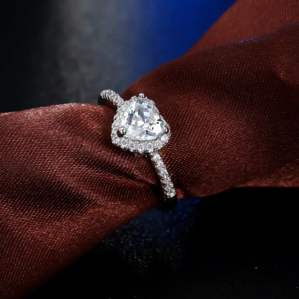 Fashion Crystal Heart Shaped Wedding Rings Women's Zircon Engagement Rings Glamour Jewelry
Fashion Crystal Heart Shaped Wedding Rings Women's Zircon Engagement Rings Glamour Jewelry