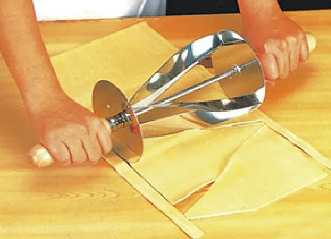 With Wooden Handle Stainless Steel Triangle Rolling Dough Cutter for Making Croissant Triangle Rolling Knife For Croissant Bread
With Wooden Handle Stainless Steel Triangle Rolling Dough Cutter for Making Croissant Triangle Rolling Knife For Croissant Bread