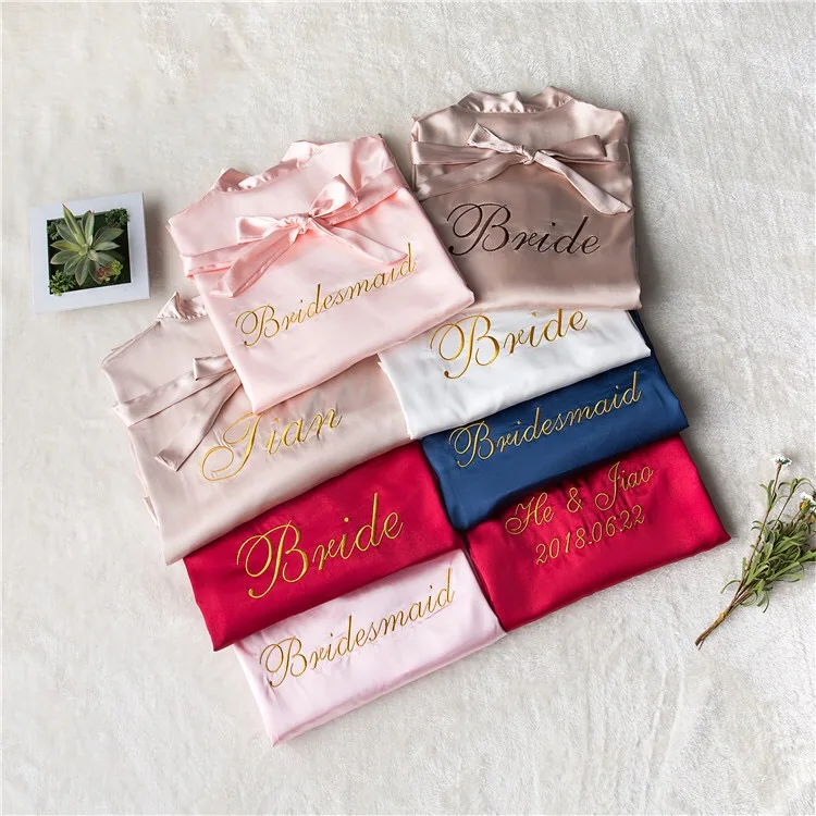 1set lot Custom Embroidery logo Satin Robes slippers wedding bridal party gift personalized gifts for bridesmaids
1set lot Custom Embroidery logo Satin Robes slippers wedding bridal party gift personalized gifts for bridesmaids