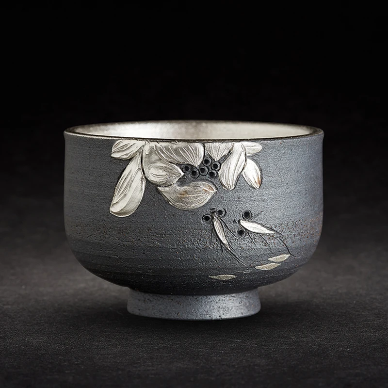 Japanese 55ml Handmade Coarse Pottery Silver Teacup Silver Inlay Flowers Tea Bowl Master Cup vintage Kung Fu Tea Set Drinkware
Japanese 55ml Handmade Coarse Pottery Silver Teacup Silver Inlay Flowers Tea Bowl Master Cup vintage Kung Fu Tea Set Drinkware