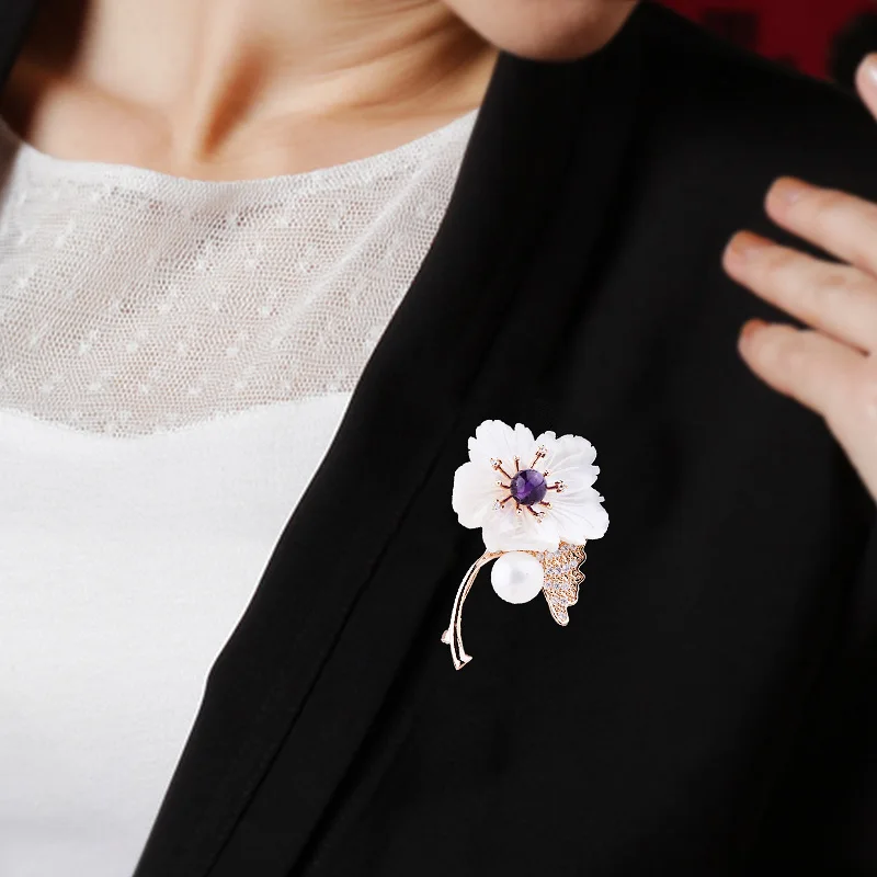 high quality 6cm Natural semi-precious stones shell High-grade shell brooches pins for women female folk style Handmade Flowers
high quality 6cm Natural semi-precious stones shell High-grade shell brooches pins for women female folk style Handmade Flowers