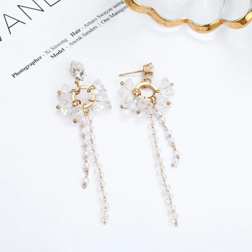 Korean version of fashion ear accessories long Pearl Ruisu pendant simple Creativity sweet temperament crystal earrings.
Korean version of fashion ear accessories long Pearl Ruisu pendant simple Creativity sweet temperament crystal earrings.