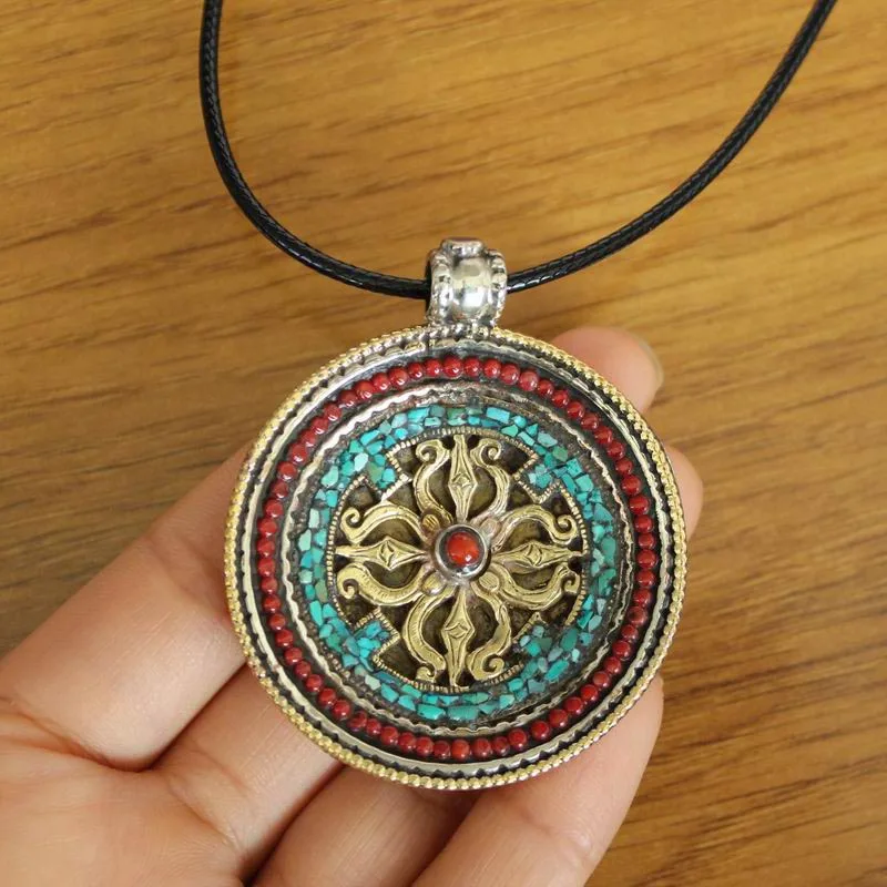 PN052 Tibetan Jewelry Cross Dorje Amulet Vintage Nepal Copper Coral Green Stone 48mm Round Pendant Necklace
PN052 Tibetan Jewelry Cross Dorje Amulet Vintage Nepal Copper Coral Green Stone 48mm Round Pendant Necklace