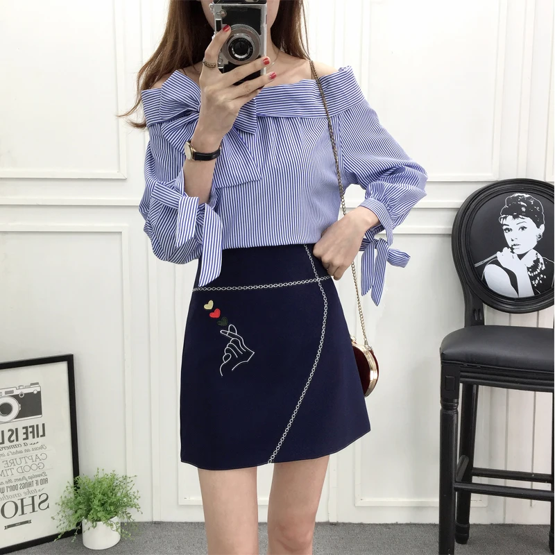 Students 2019 Spring Korean Fashion Off-The-Shoulder Slash Neck Bow Stripe Shirt Embroidered Skirts Two-Piece Suit Girl Outfit
Students 2019 Spring Korean Fashion Off-The-Shoulder Slash Neck Bow Stripe Shirt Embroidered Skirts Two-Piece Suit Girl Outfit