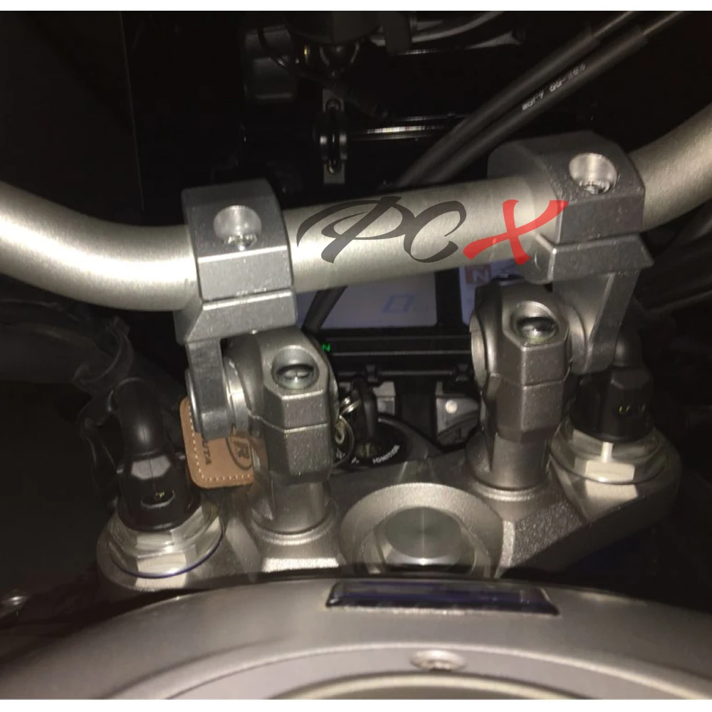Universal 2 Inch Pivoting Motorcycle Handlebar Riser For 22mm/28mm Bars Clamp for Kawasaki BMW Ducati honda Yamaha Triumph
Universal 2 Inch Pivoting Motorcycle Handlebar Riser For 22mm/28mm Bars Clamp for Kawasaki BMW Ducati honda Yamaha Triumph