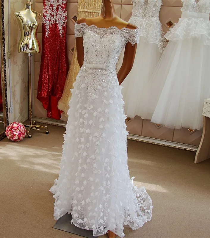 Женское длинное вечернее платье трапециевидного силуэта с короткими рукавами и