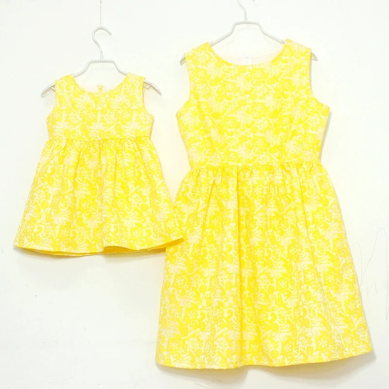 Brand floral prints pleated Sleeveless slim sundresses women girls party dress family match clothes mother and daughter dresses
Brand floral prints pleated Sleeveless slim sundresses women girls party dress family match clothes mother and daughter dresses