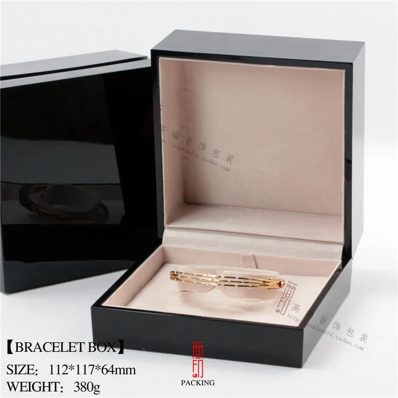 New Luxury black paint Watch Box Jewelry Display Collection Storage Case Watch bracelet jewelry box
New Luxury black paint Watch Box Jewelry Display Collection Storage Case Watch bracelet jewelry box