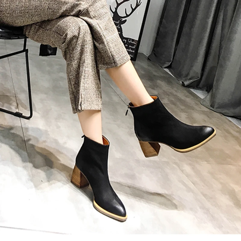 2020 VALLU Fashion Autumn Winter Shoes Women Ankle Boots Cowhide Leather Female Booties Block High Heels Ladies Boots
2020 VALLU Fashion Autumn Winter Shoes Women Ankle Boots Cowhide Leather Female Booties Block High Heels Ladies Boots
