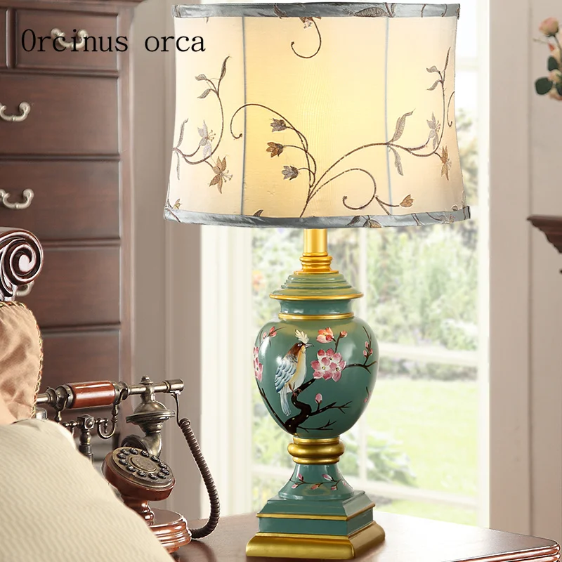 European style creative hand painted desk lamp living room bedside lamp American luxury LED resin desk lamp free shipping
European style creative hand painted desk lamp living room bedside lamp American luxury LED resin desk lamp free shipping