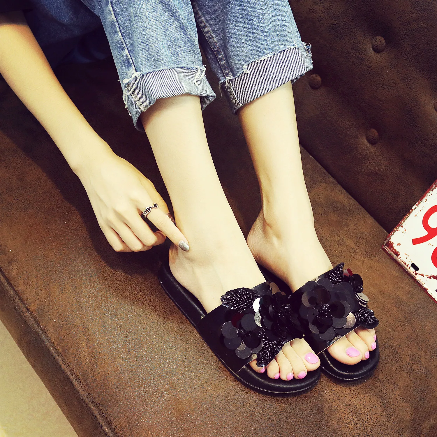 Bling Flower Beach Slippers For Women Glod Sliver Black Non-Slip Flat Slide Flip Flops Summer Holiday Tourism Beach Shoes
Bling Flower Beach Slippers For Women Glod Sliver Black Non-Slip Flat Slide Flip Flops Summer Holiday Tourism Beach Shoes