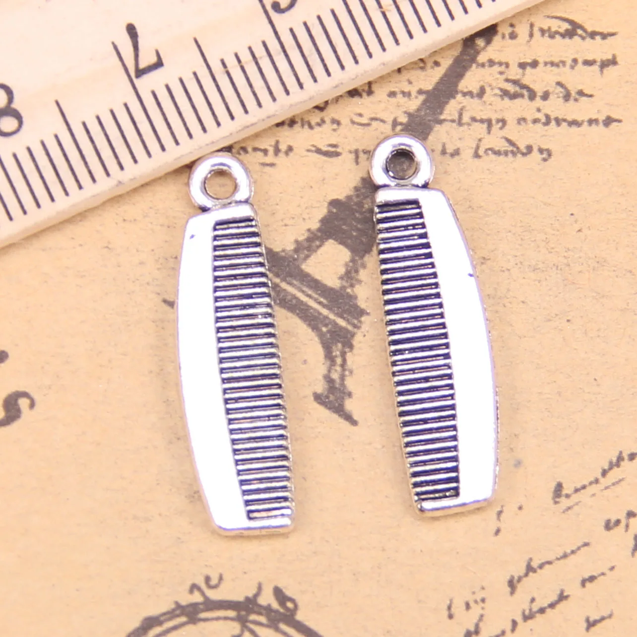 90pcs Jewelry Charms comb 16x7mm Antique Silver Plated Pendants Making DIY Handmade Tibetan Silver Jewelry
90pcs Jewelry Charms comb 16x7mm Antique Silver Plated Pendants Making DIY Handmade Tibetan Silver Jewelry