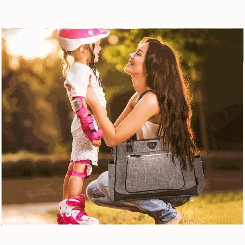Outing shoulder bag baby pregnant mother Mummy bag large capacity European and American fashion handbag waterproof ladies bag
Outing shoulder bag baby pregnant mother Mummy bag large capacity European and American fashion handbag waterproof ladies bag